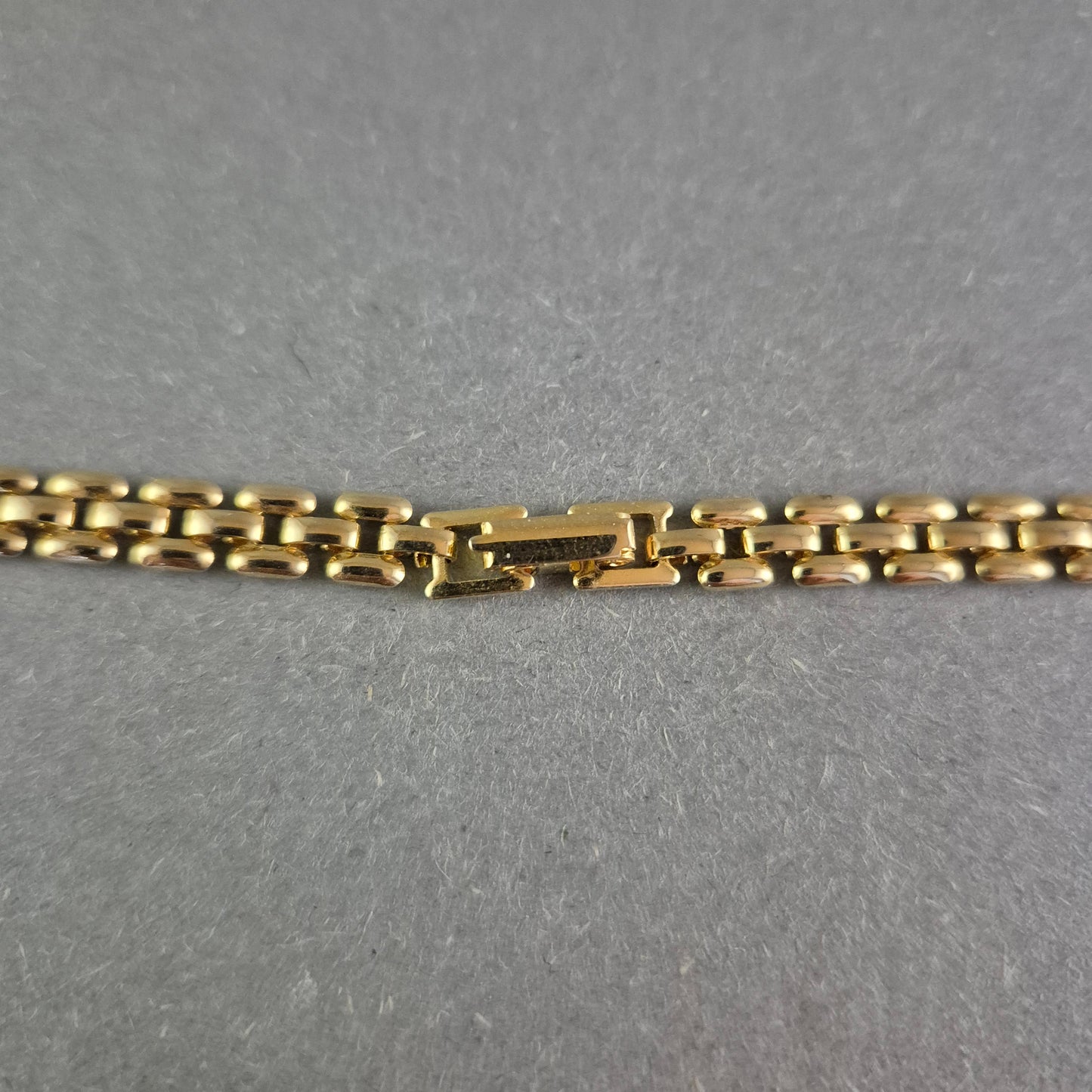 Panzer Kette in goldener Farbe – Klassisch und elegant