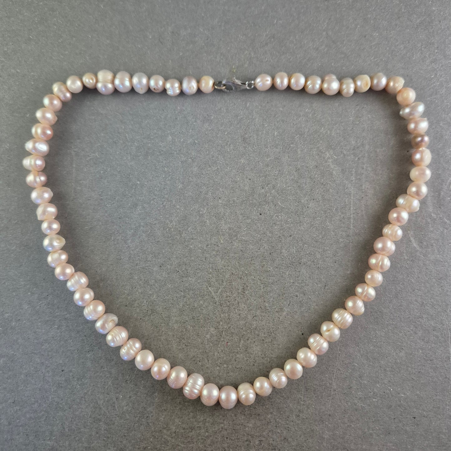 Klassische Perlen Kette in zartem Rosa – Elegant und zeitlos