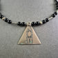 Ethno Kette mit schwarzem Perlenmix und großem Dreieck Anhänger