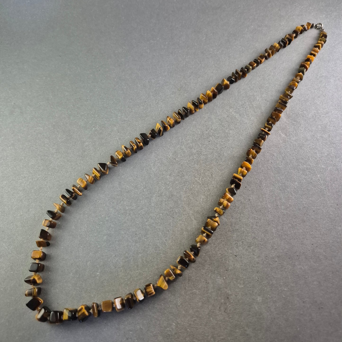 Edle Halskette aus Tigerauge – Naturstein Schmuck mit warmer Ausstrahlung