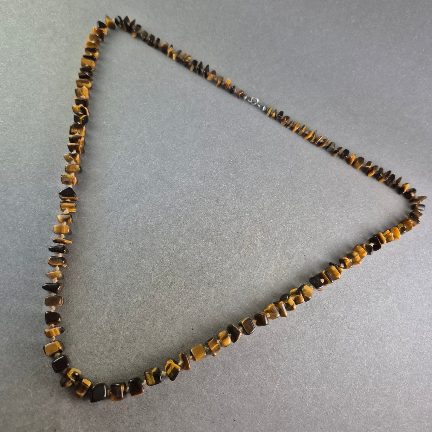 Edle Halskette aus Tigerauge – Naturstein Schmuck mit warmer Ausstrahlung