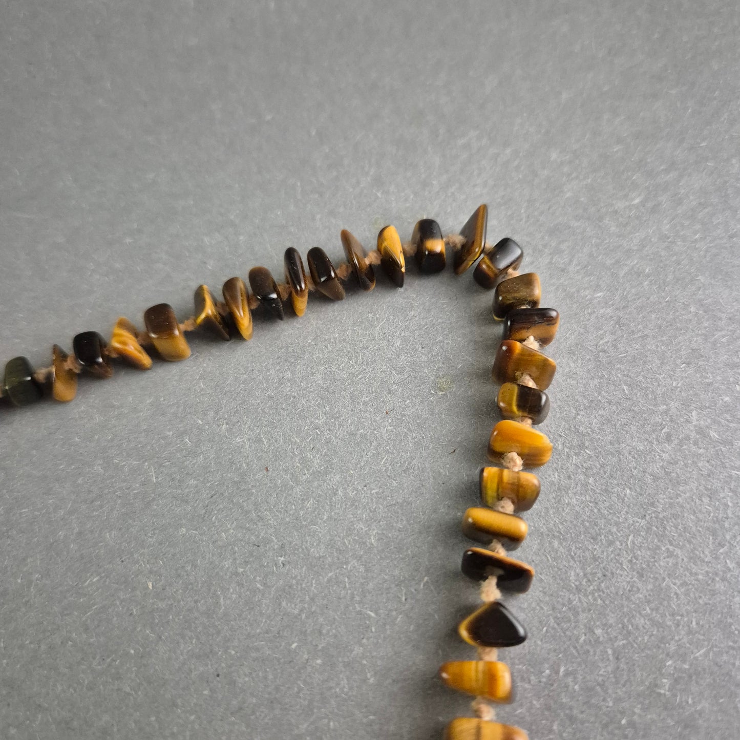 Edle Halskette aus Tigerauge – Naturstein Schmuck mit warmer Ausstrahlung