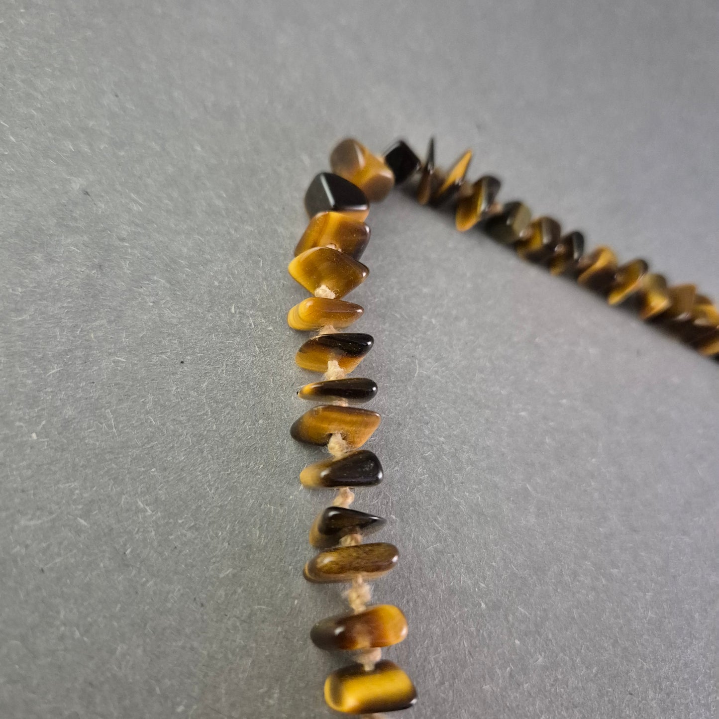 Edle Halskette aus Tigerauge – Naturstein Schmuck mit warmer Ausstrahlung