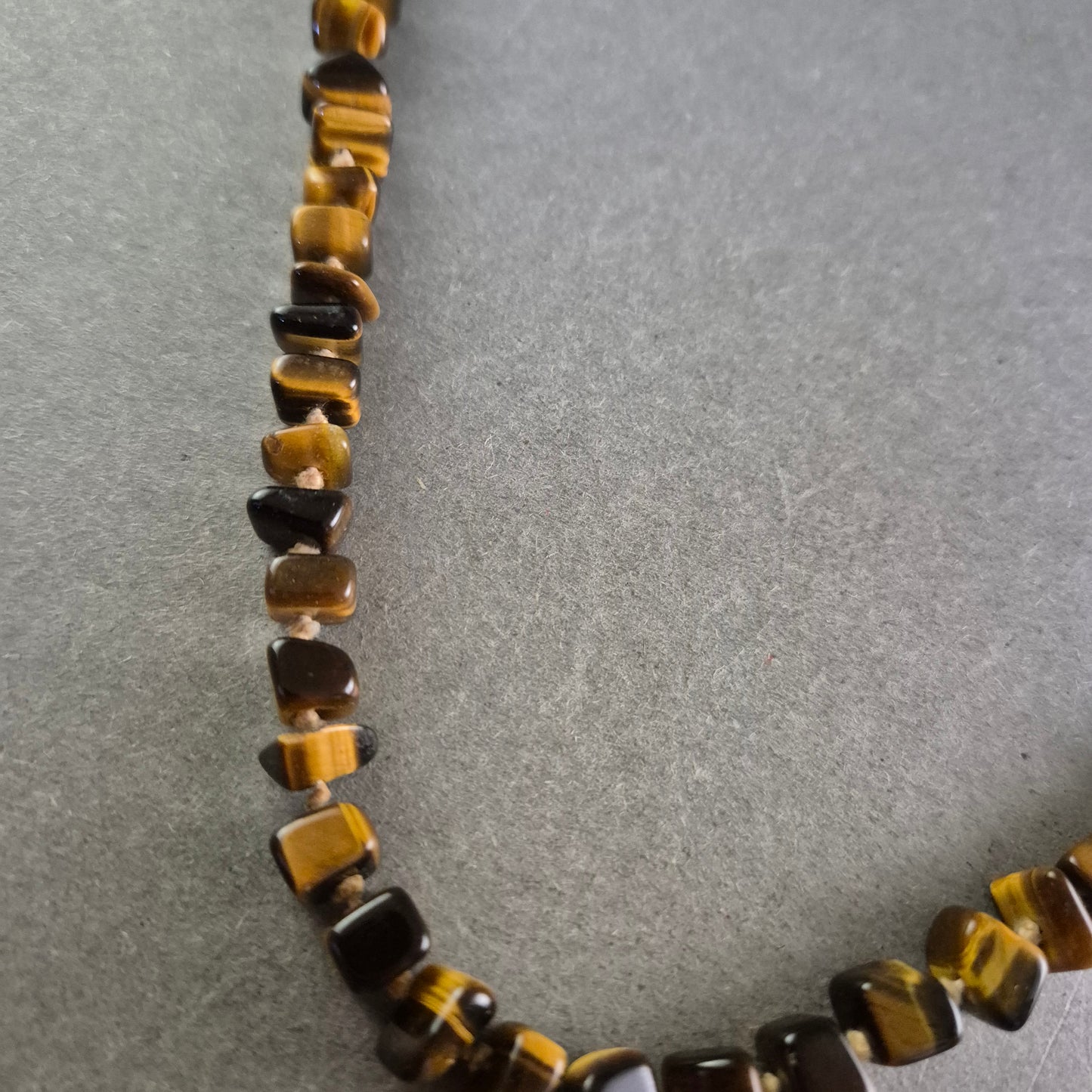 Edle Halskette aus Tigerauge – Naturstein Schmuck mit warmer Ausstrahlung