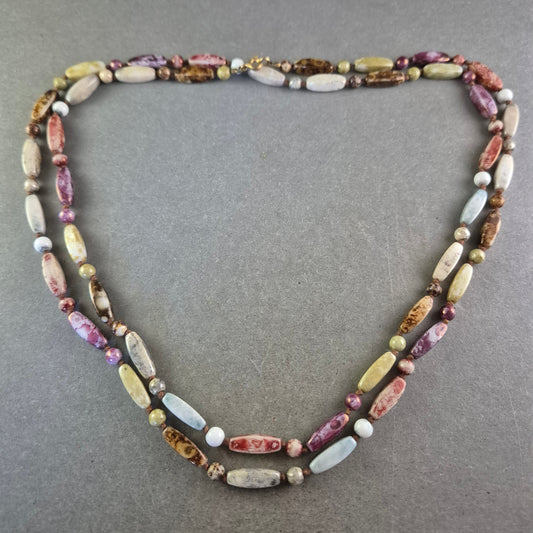 Bunte Stein Halskette – Zweireihiges Design mit Naturstein-Optik