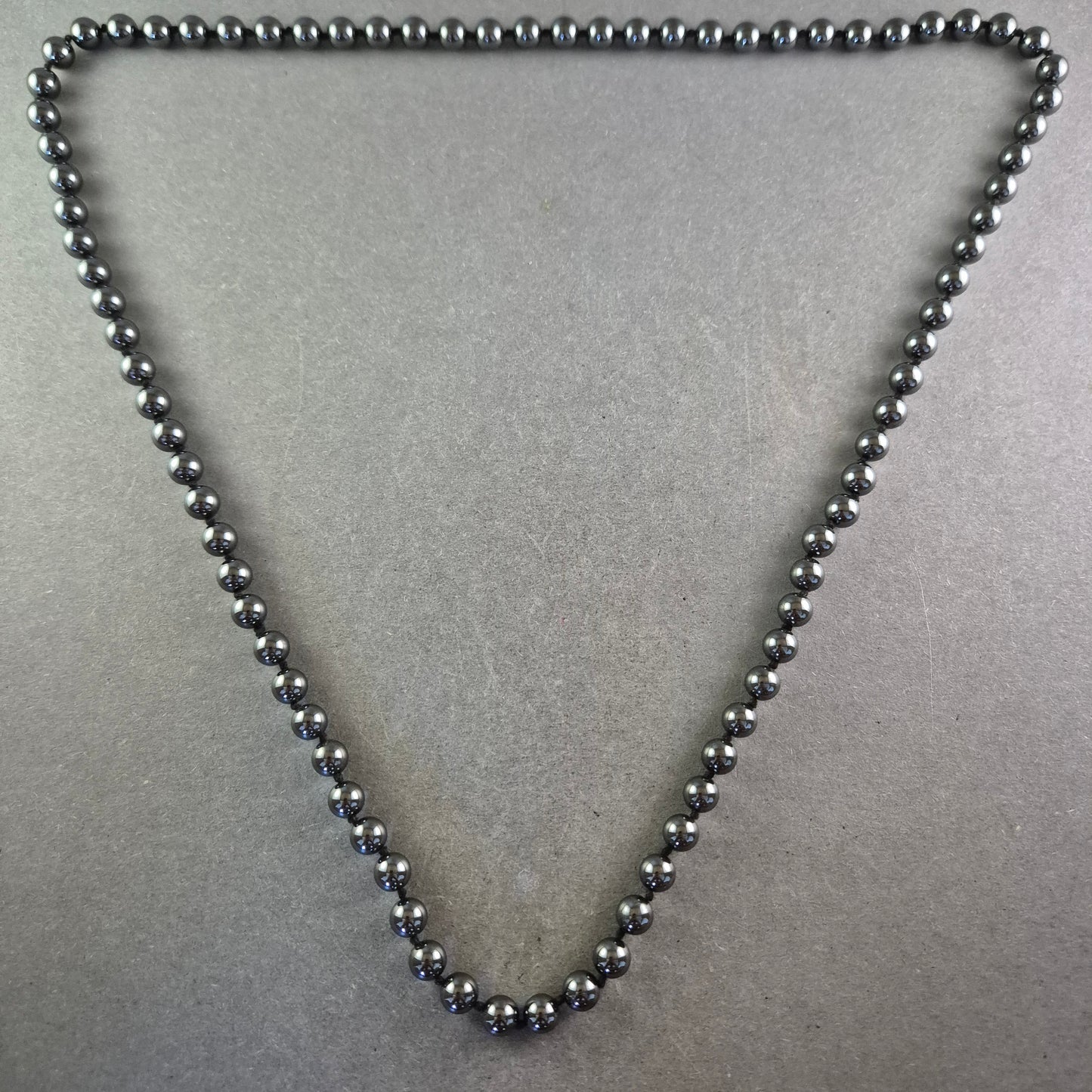 Klassische Hämatit Halskette – Schlichte Eleganz in dunklem Glanz