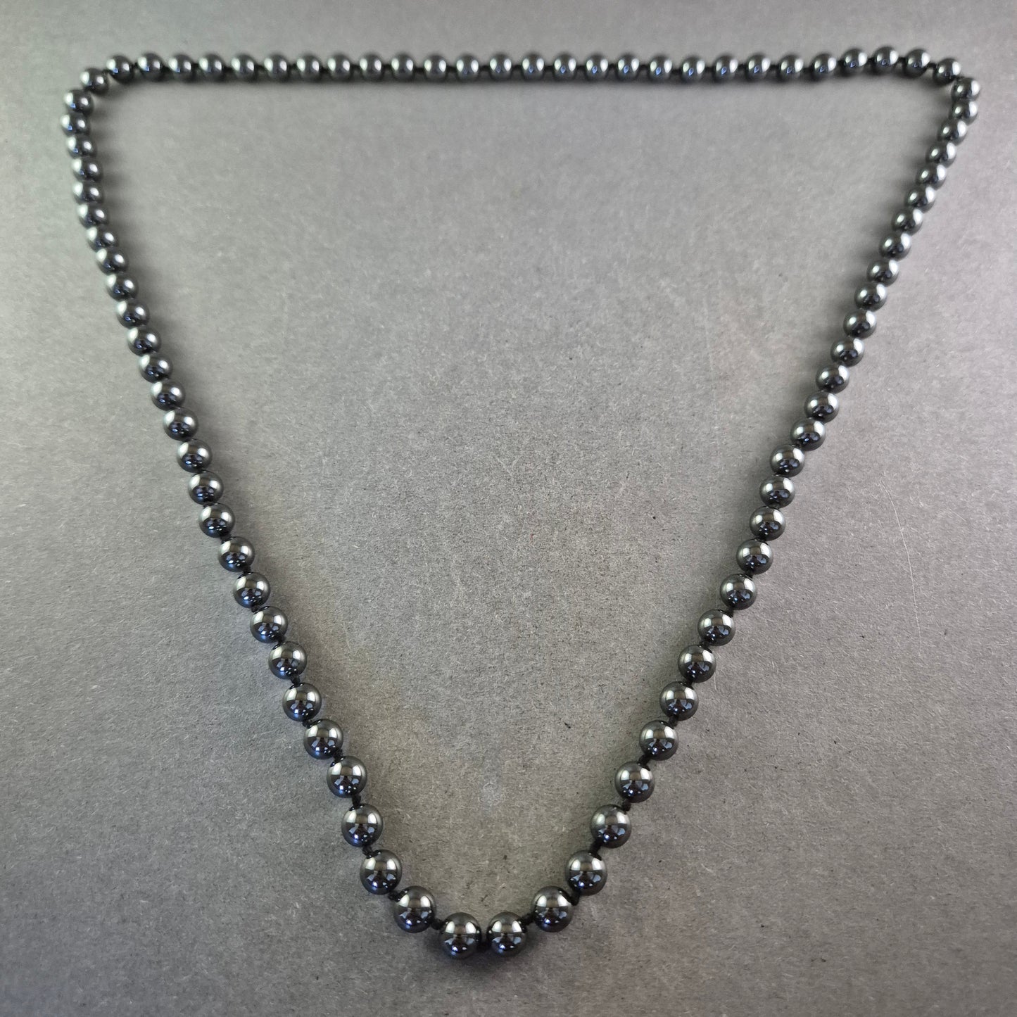 Klassische Hämatit Halskette – Schlichte Eleganz in dunklem Glanz
