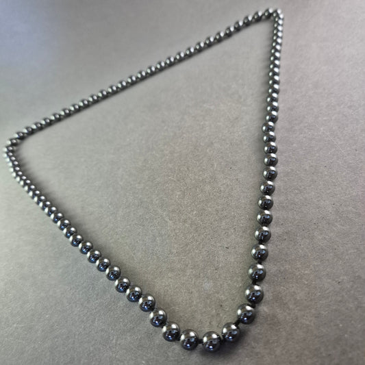 Klassische Hämatit Halskette – Schlichte Eleganz in dunklem Glanz