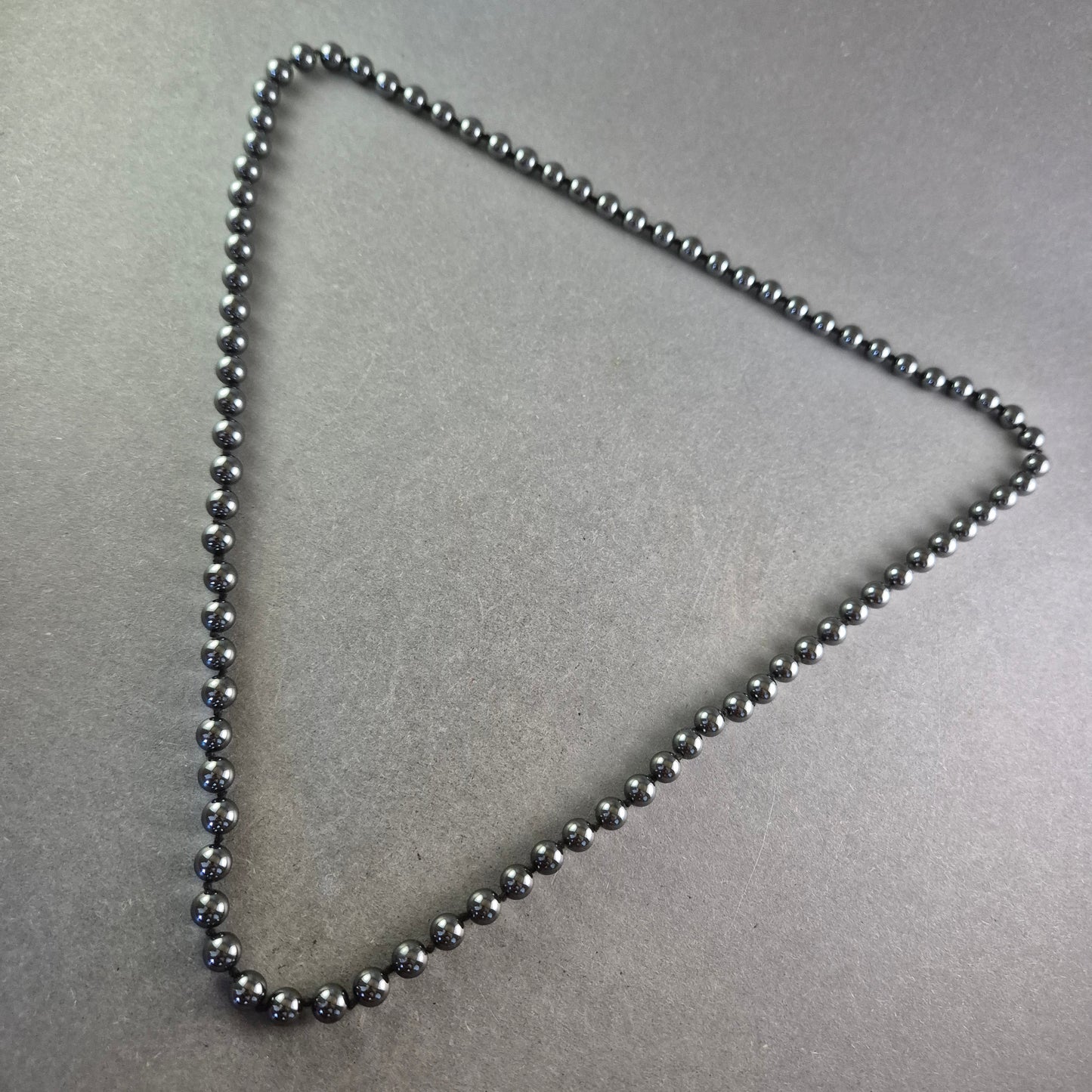 Klassische Hämatit Halskette – Schlichte Eleganz in dunklem Glanz