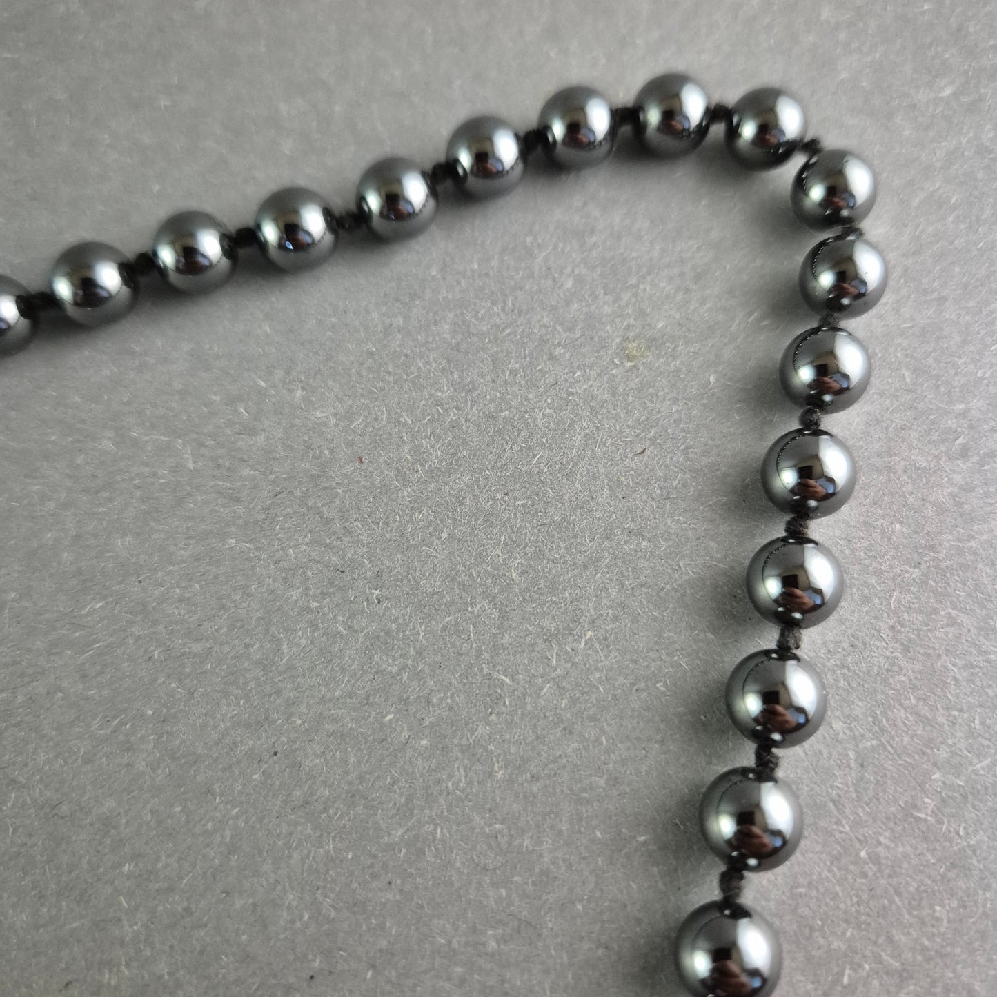 Klassische Hämatit Halskette – Schlichte Eleganz in dunklem Glanz