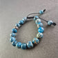 Verstellbares Stein Armband – Blaue Jaspis-Optik mit "CHARISMA"-Bead