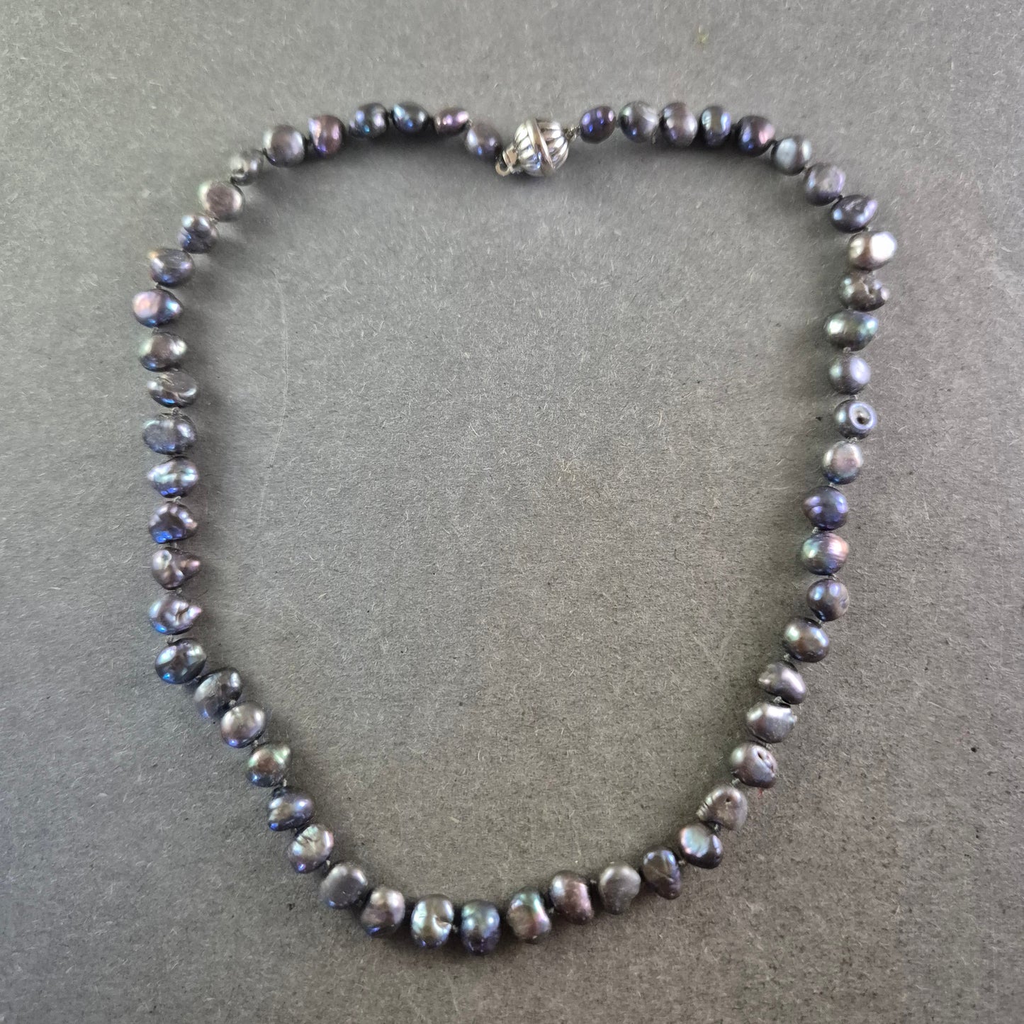 Echte Süßwasserperlen Halskette – Dunkel schimmernd mit 925er Silberverschluss