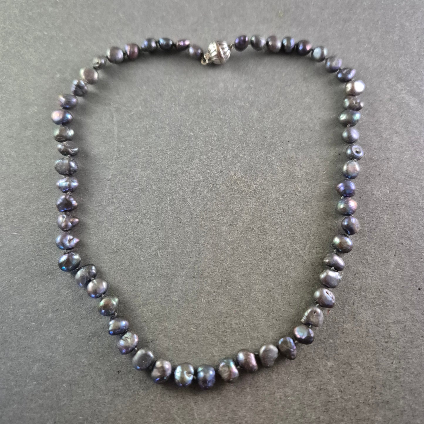 Echte Süßwasserperlen Halskette – Dunkel schimmernd mit 925er Silberverschluss