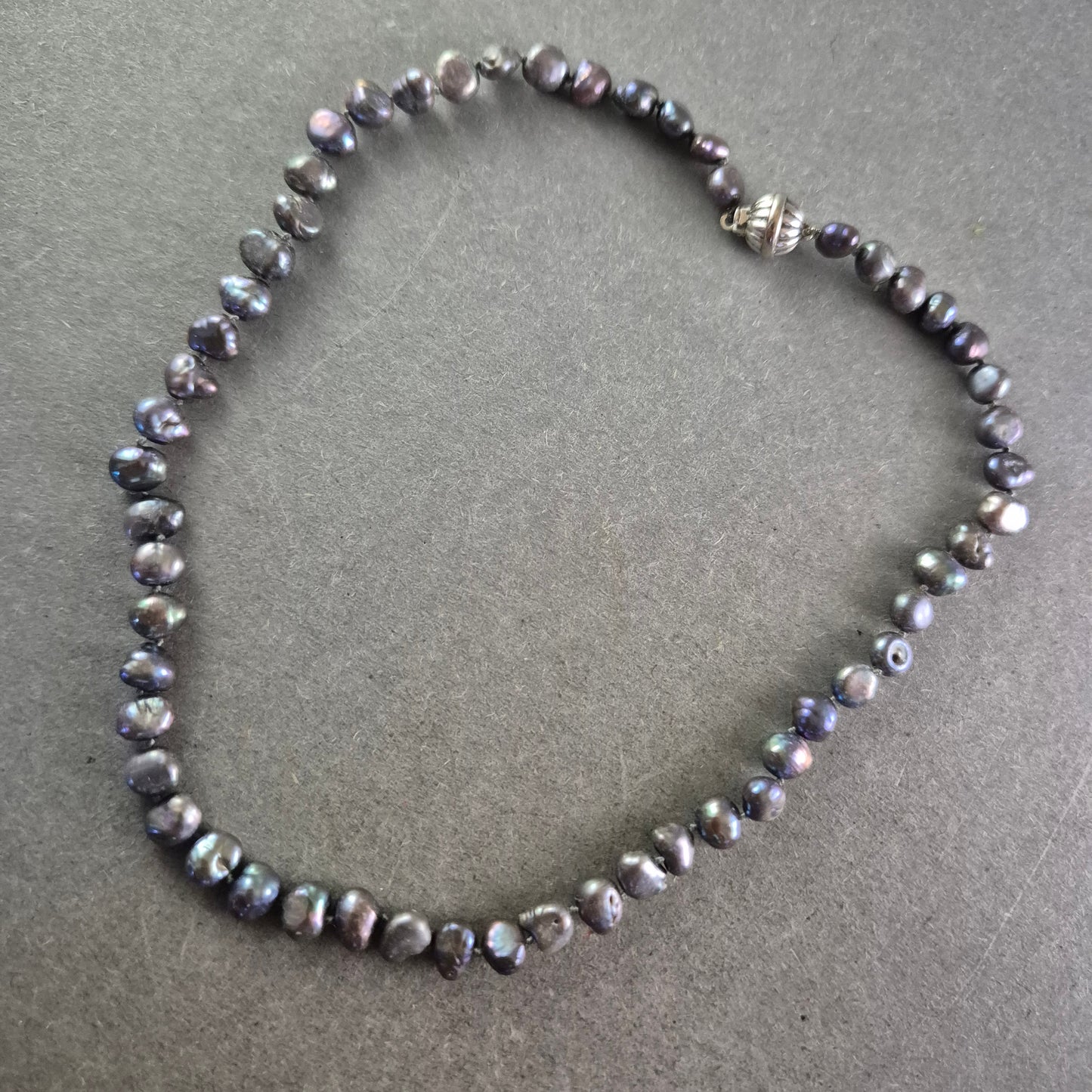 Echte Süßwasserperlen Halskette – Dunkel schimmernd mit 925er Silberverschluss