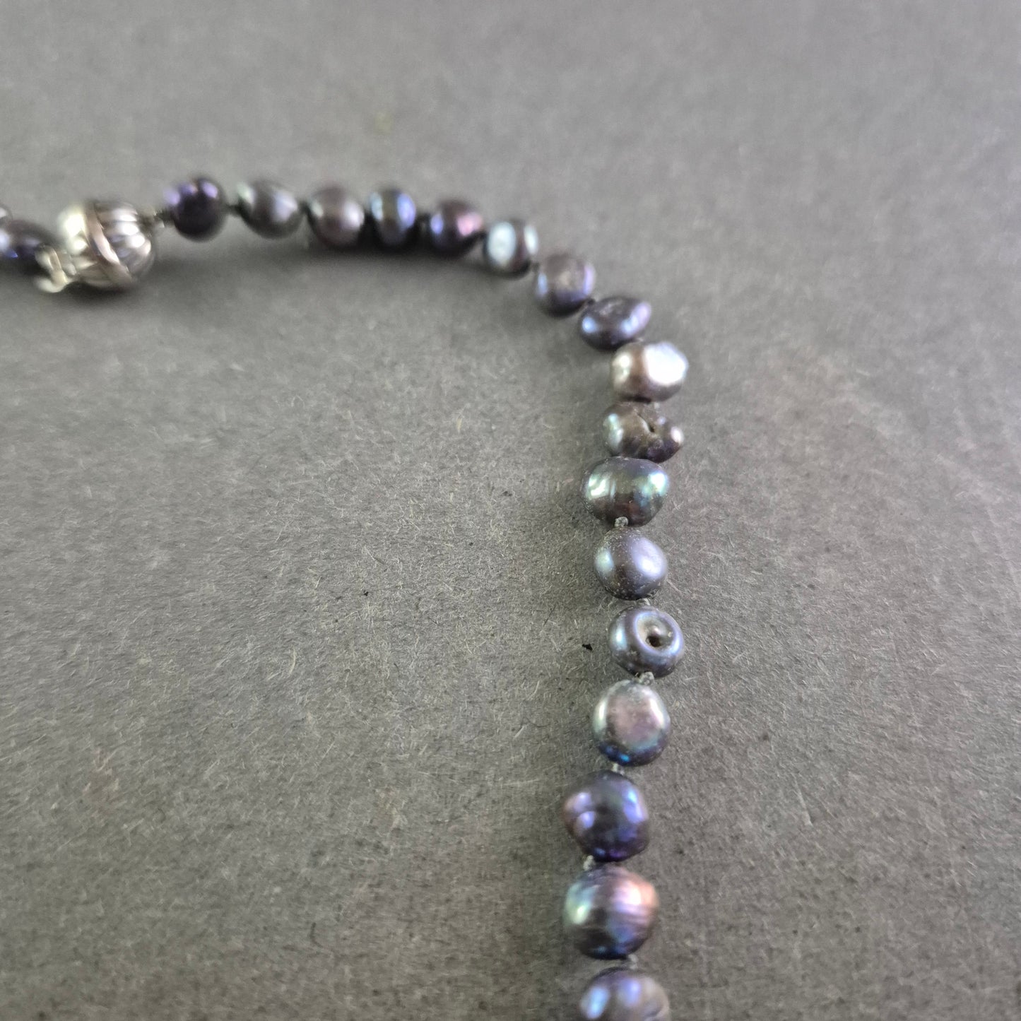 Echte Süßwasserperlen Halskette – Dunkel schimmernd mit 925er Silberverschluss