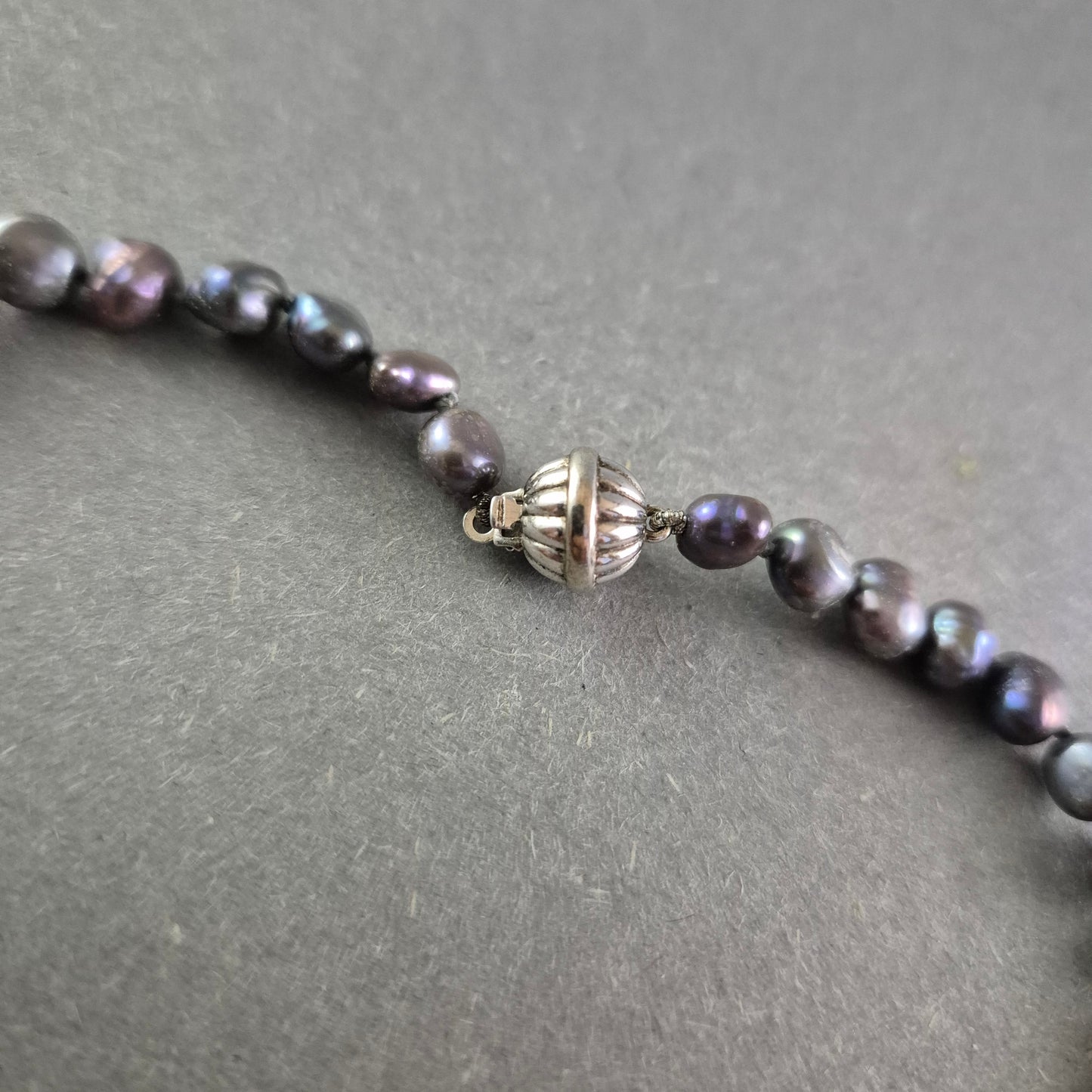 Echte Süßwasserperlen Halskette – Dunkel schimmernd mit 925er Silberverschluss