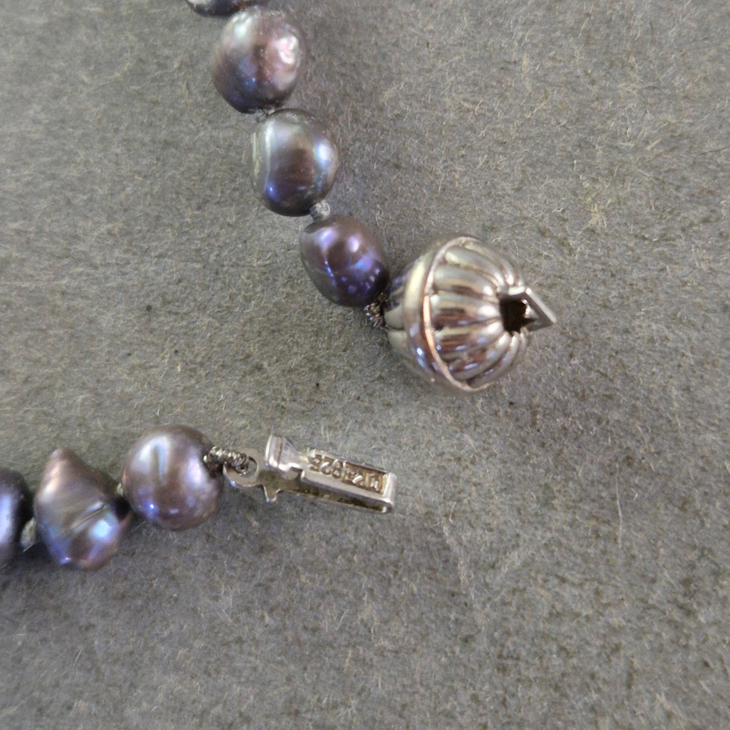 Echte Süßwasserperlen Halskette – Dunkel schimmernd mit 925er Silberverschluss