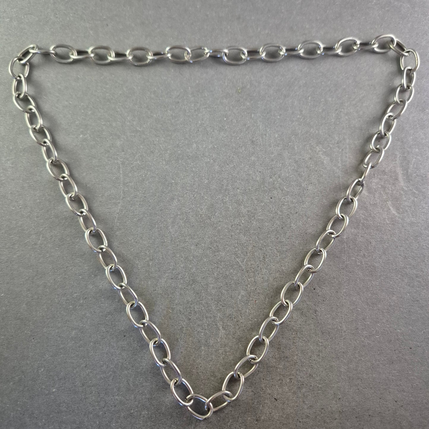 Schlichte Gliederkette in Silberoptik – Zeitlos und vielseitig kombinierbar