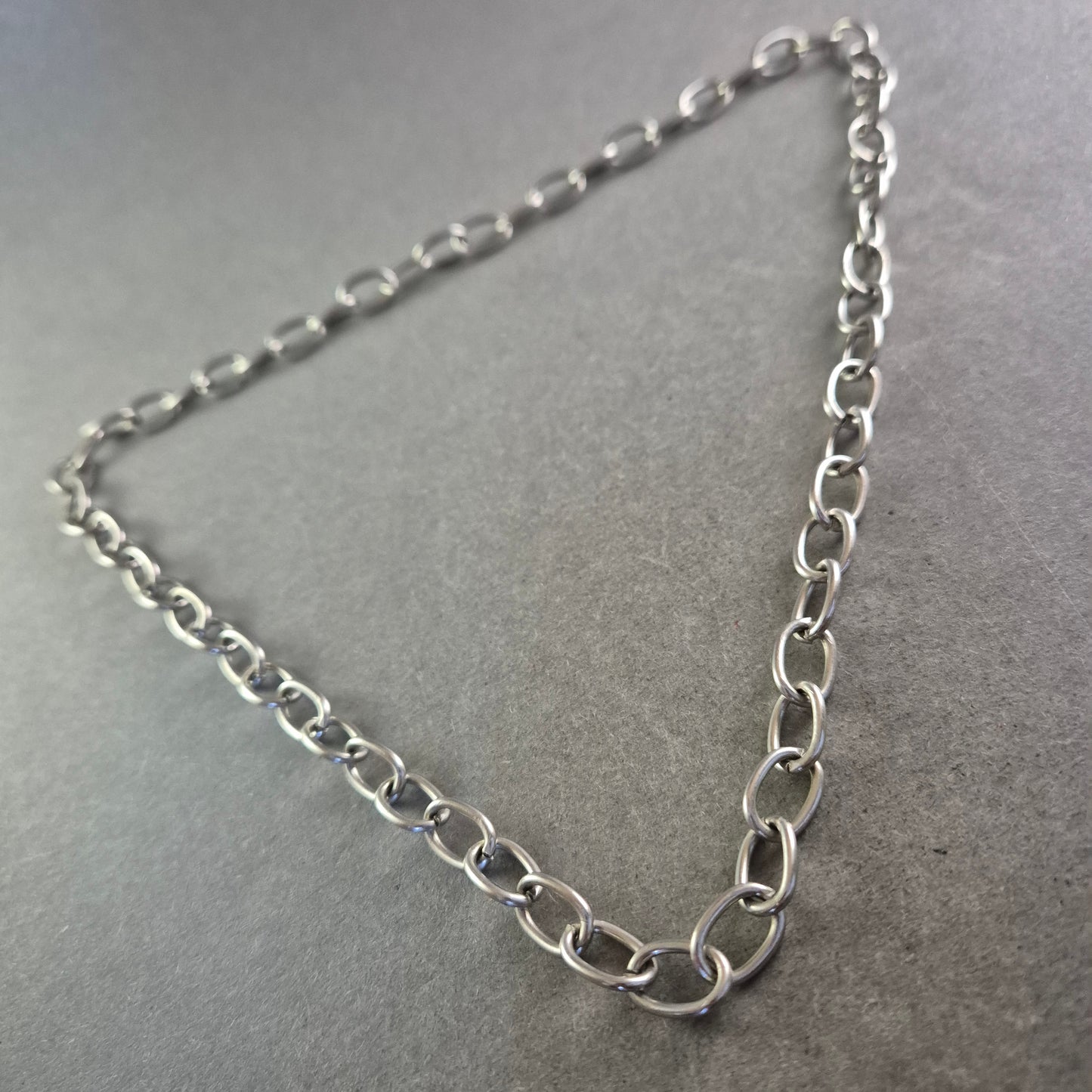 Schlichte Gliederkette in Silberoptik – Zeitlos und vielseitig kombinierbar