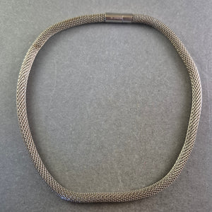 Schlichte Schlangenkette in Silberoptik – Flexibel und modern