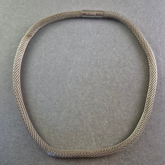 Schlichte Schlangenkette in Silberoptik – Flexibel und modern