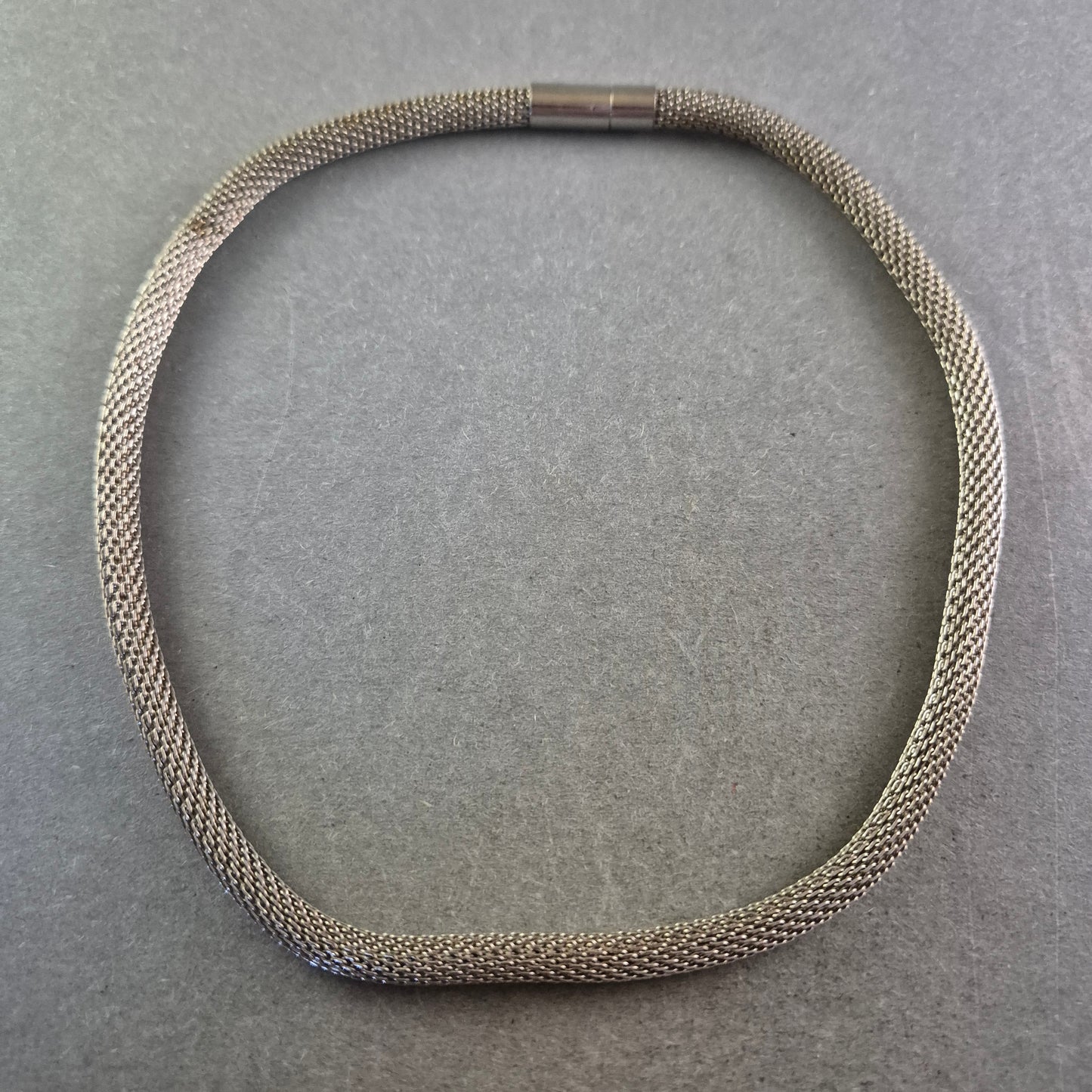 Schlichte Schlangenkette in Silberoptik – Flexibel und modern