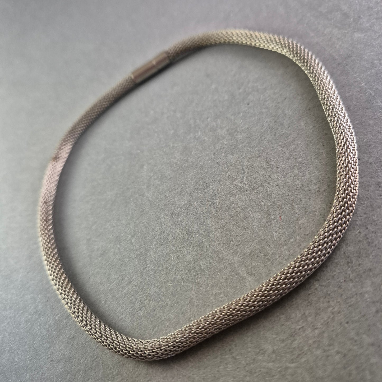 Schlichte Schlangenkette in Silberoptik – Flexibel und modern