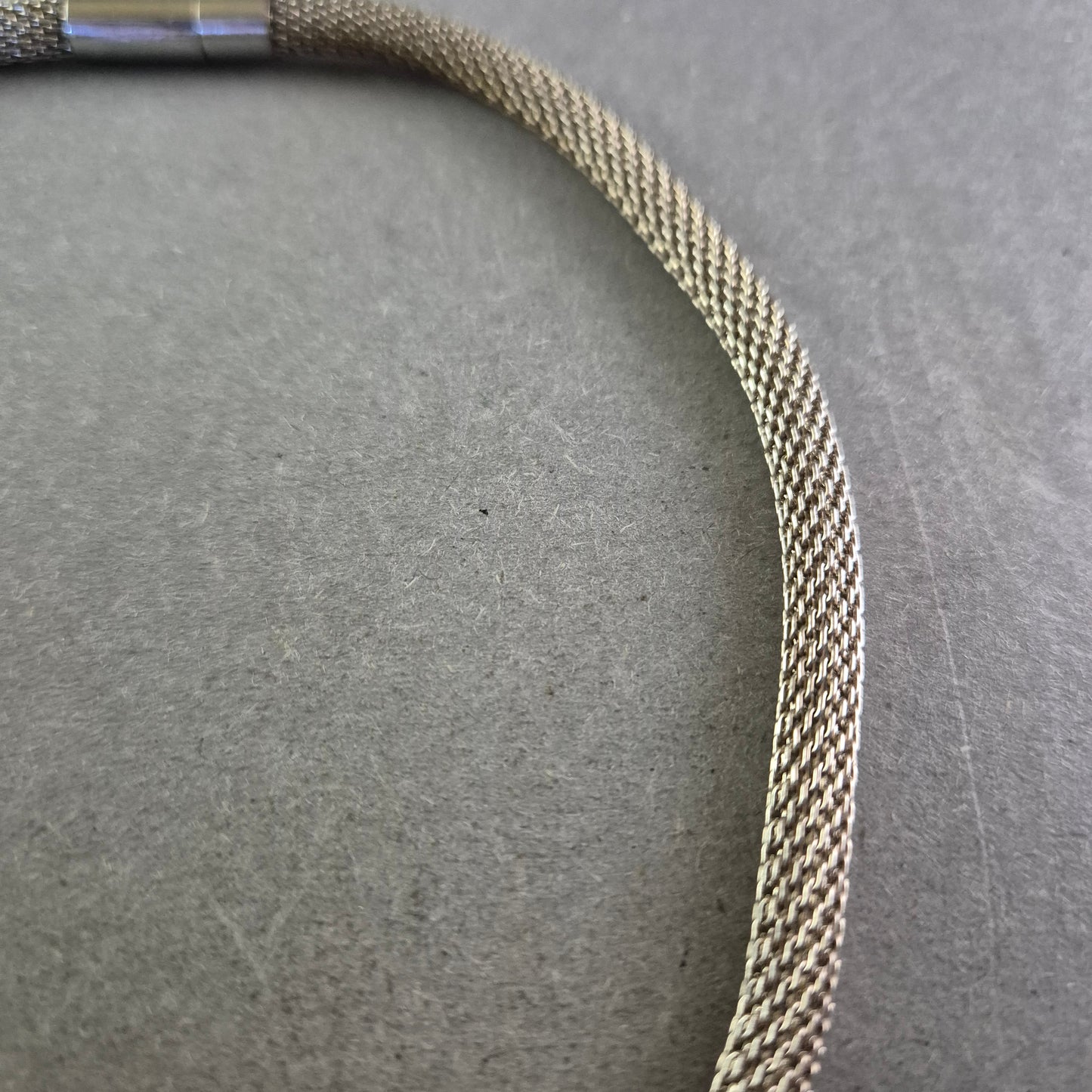 Schlichte Schlangenkette in Silberoptik – Flexibel und modern