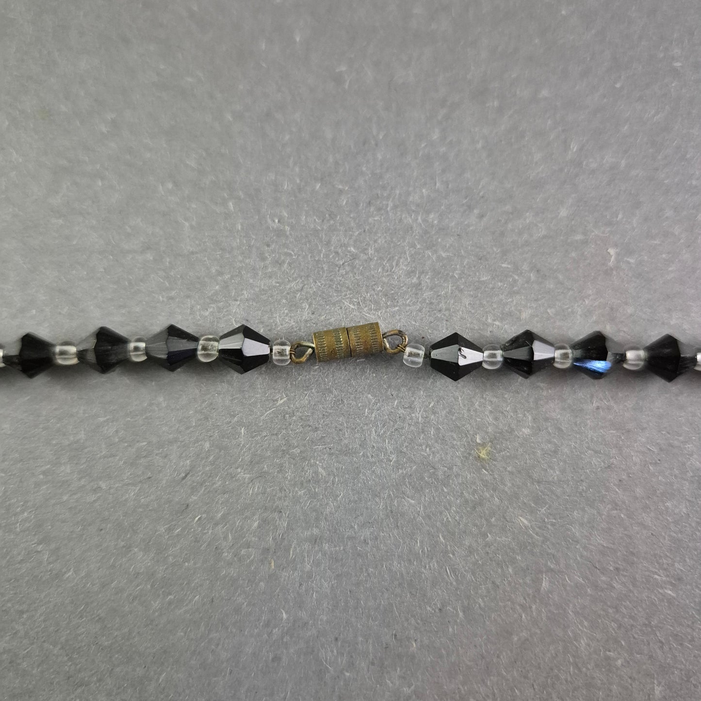 Schwarze Glasperlen Halskette – Facettiert mit Kristallakzenten