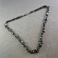 Halskette mit Hämatit-Splittern – Natursteinoptik in glänzendem Schwarz