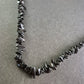 Halskette mit Hämatit-Splittern – Natursteinoptik in glänzendem Schwarz