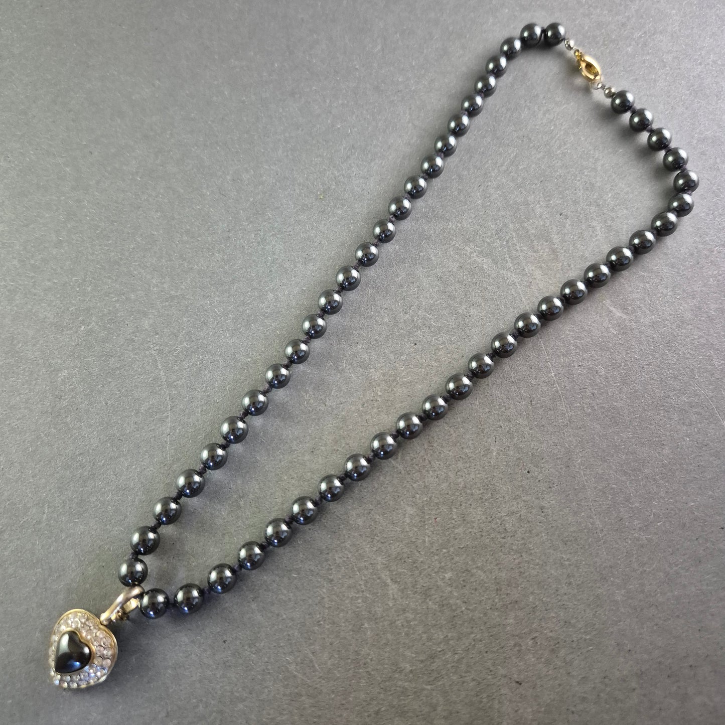 Elegante Hämatit Damen Kette mit Herzanhänger