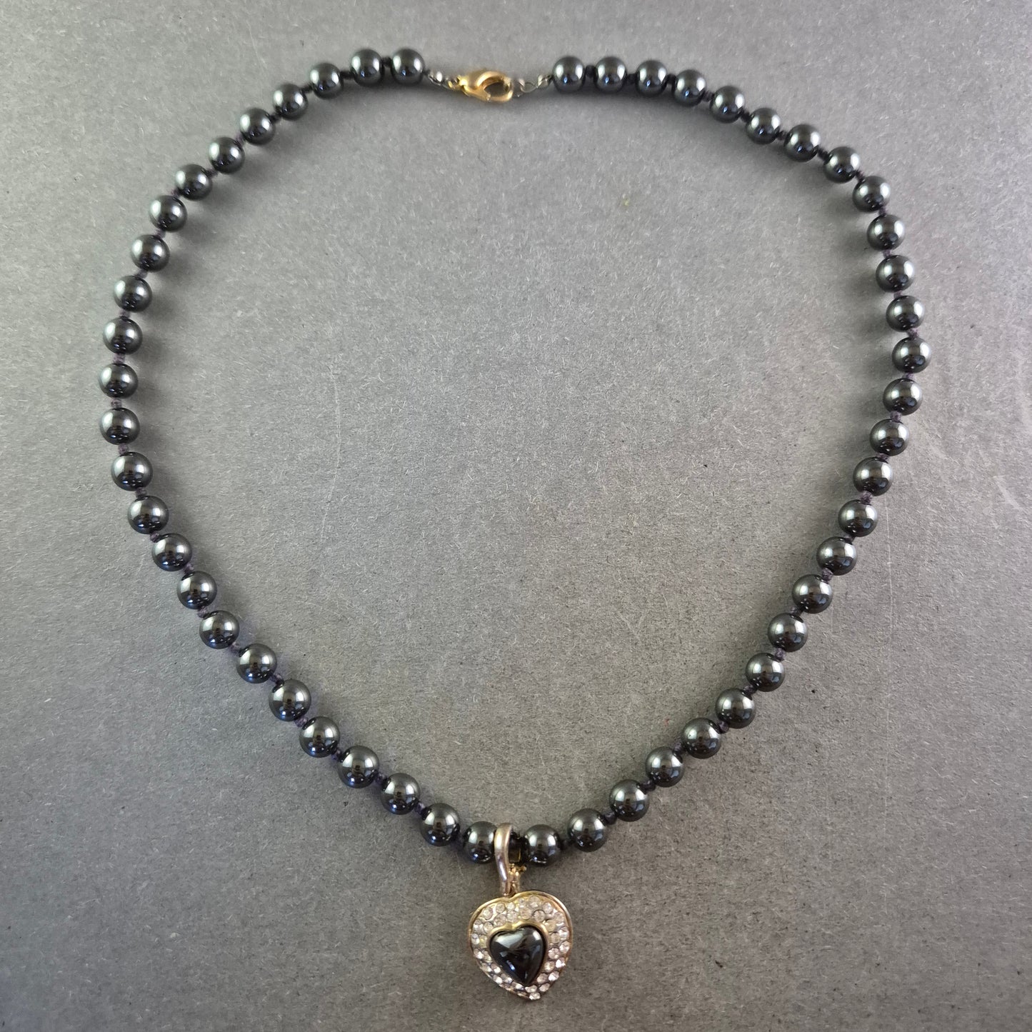 Elegante Hämatit Damen Kette mit Herzanhänger