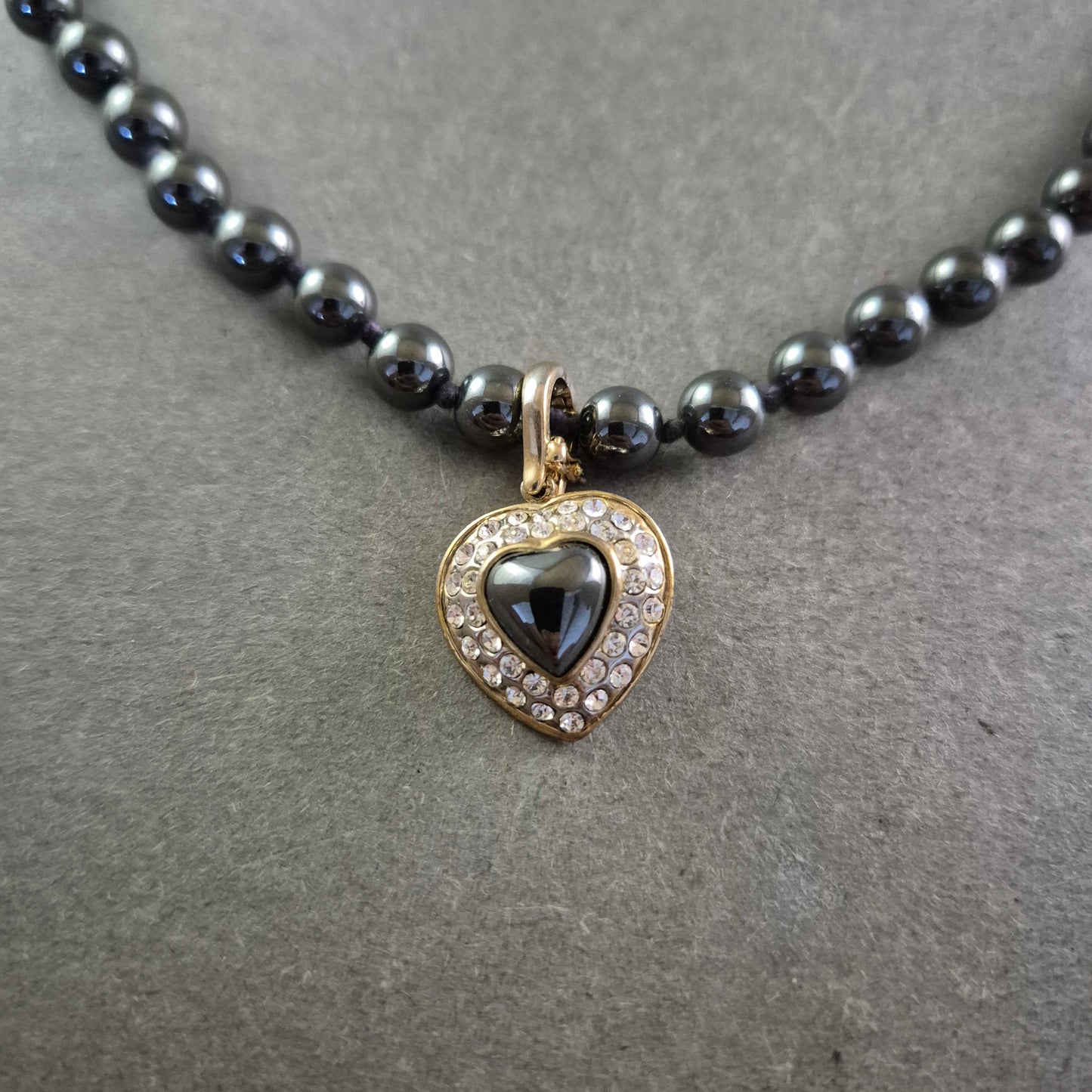 Elegante Hämatit Damen Kette mit Herzanhänger