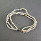 Elegantes Perlen Armband – Dreireihig mit goldfarbenem Verschluss
