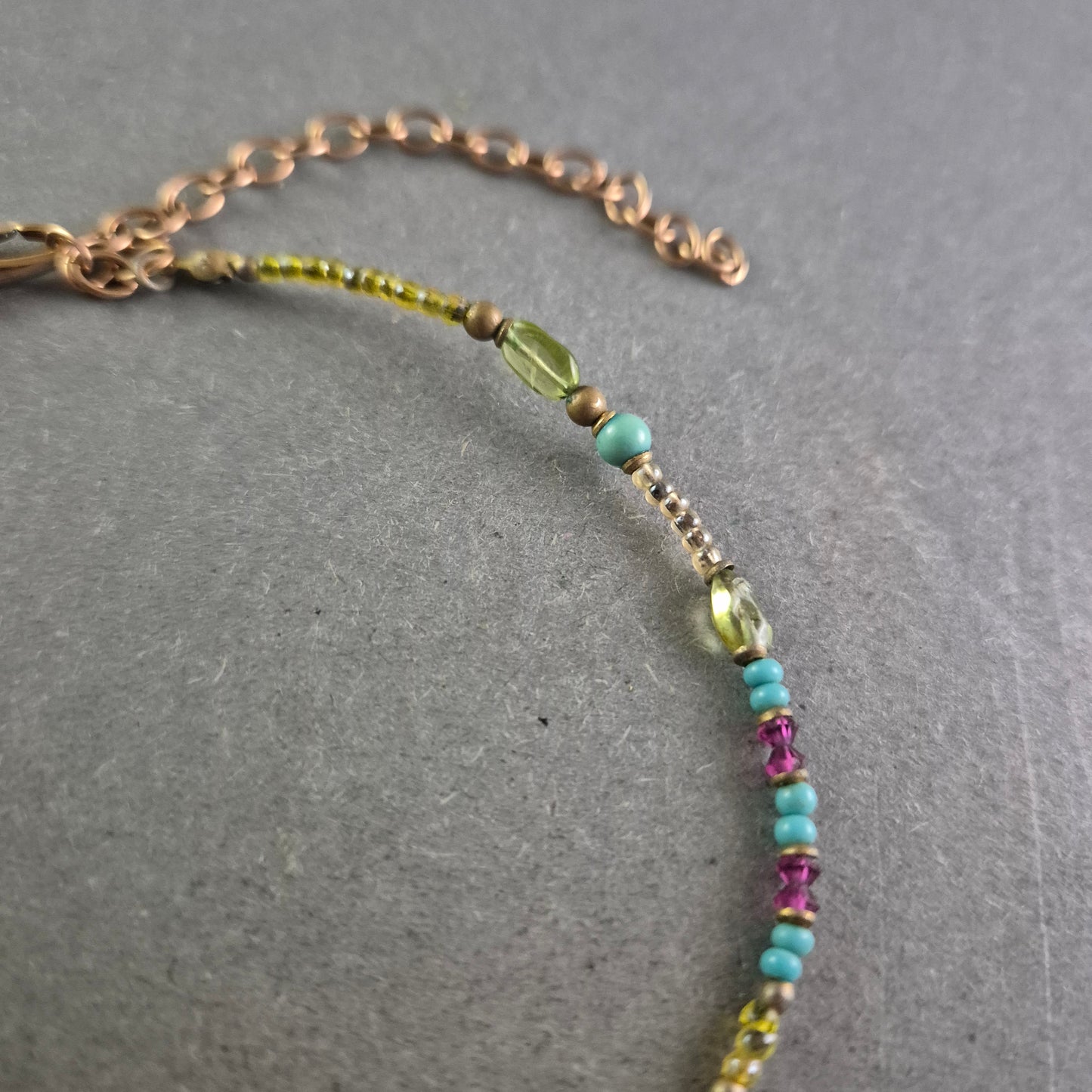 Bunte Damen Kette mit Blumenanhängern – Verspieltes Design