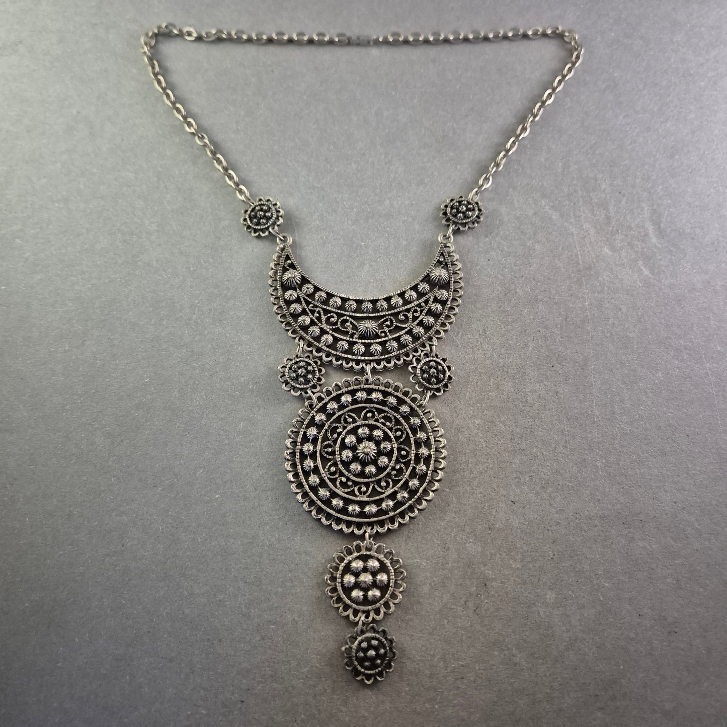 Statement Damen Kette – Orientalisches Design in Silberoptik