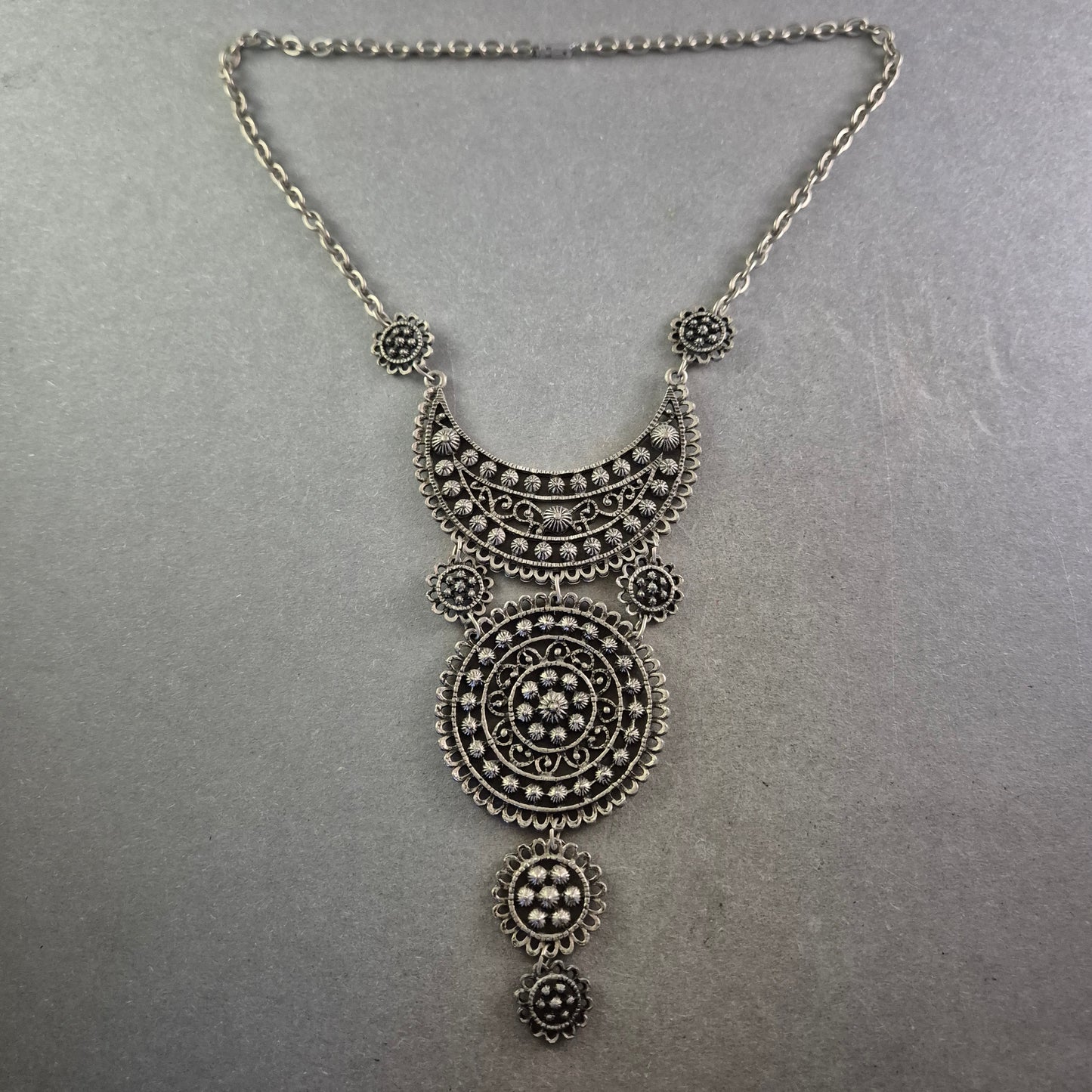 Statement Damen Kette – Orientalisches Design in Silberoptik