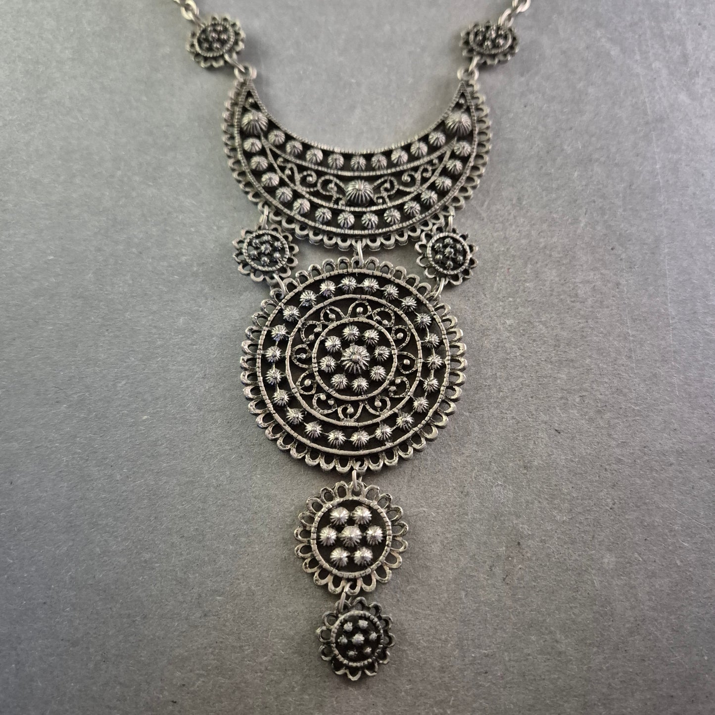 Statement Damen Kette – Orientalisches Design in Silberoptik