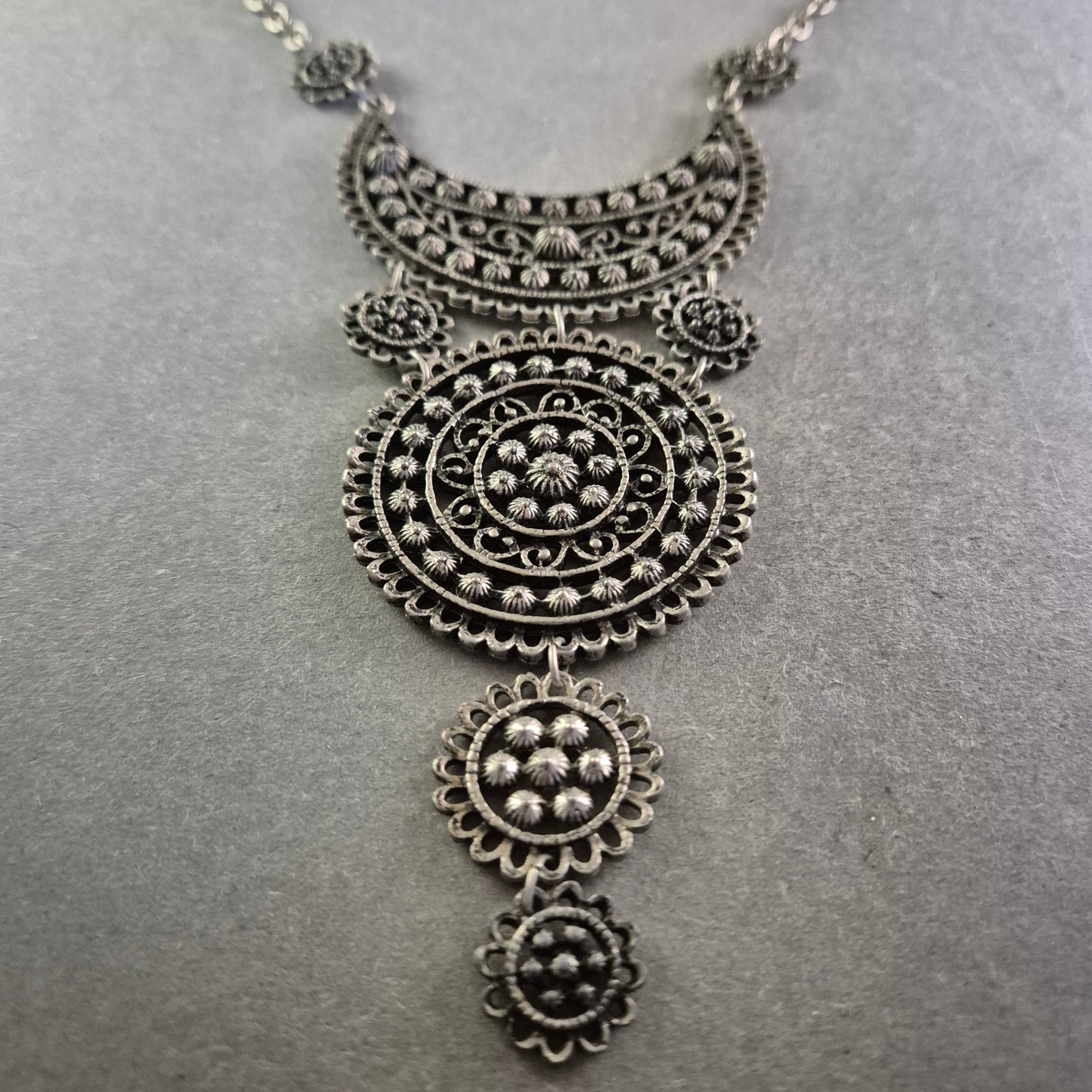 Statement Damen Kette – Orientalisches Design in Silberoptik