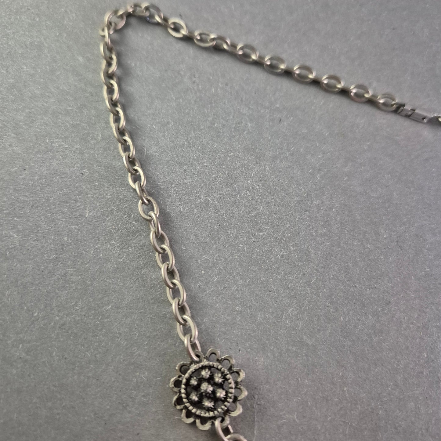 Statement Damen Kette – Orientalisches Design in Silberoptik