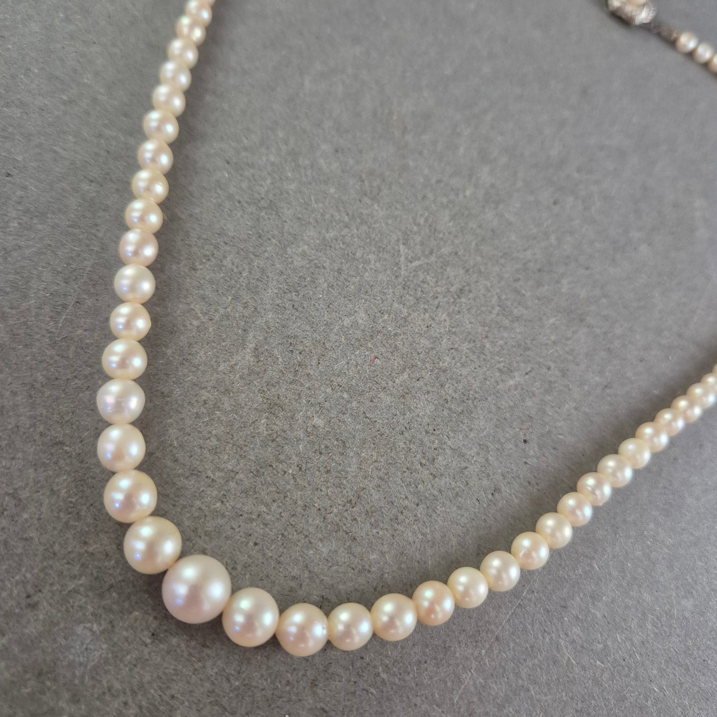 Elegante Perlenkette mit 835er Silberverschluss – Klassisch und zeitlos