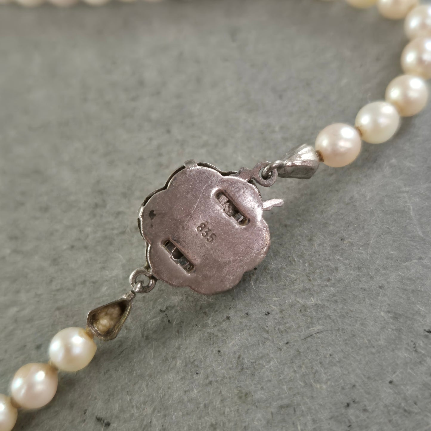 Elegante Perlenkette mit 835er Silberverschluss – Klassisch und zeitlos