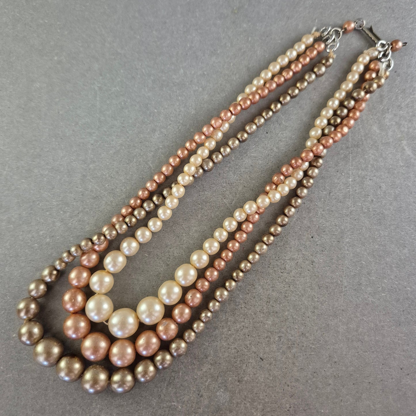 Mehrreihige Perlenkette in Bronze und Cremetönen Eleganter Farbverlauf