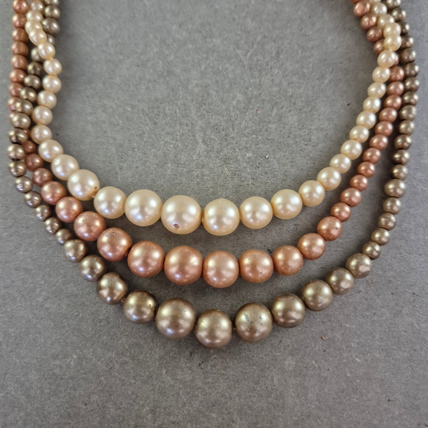 Mehrreihige Perlenkette in Bronze und Cremetönen Eleganter Farbverlauf