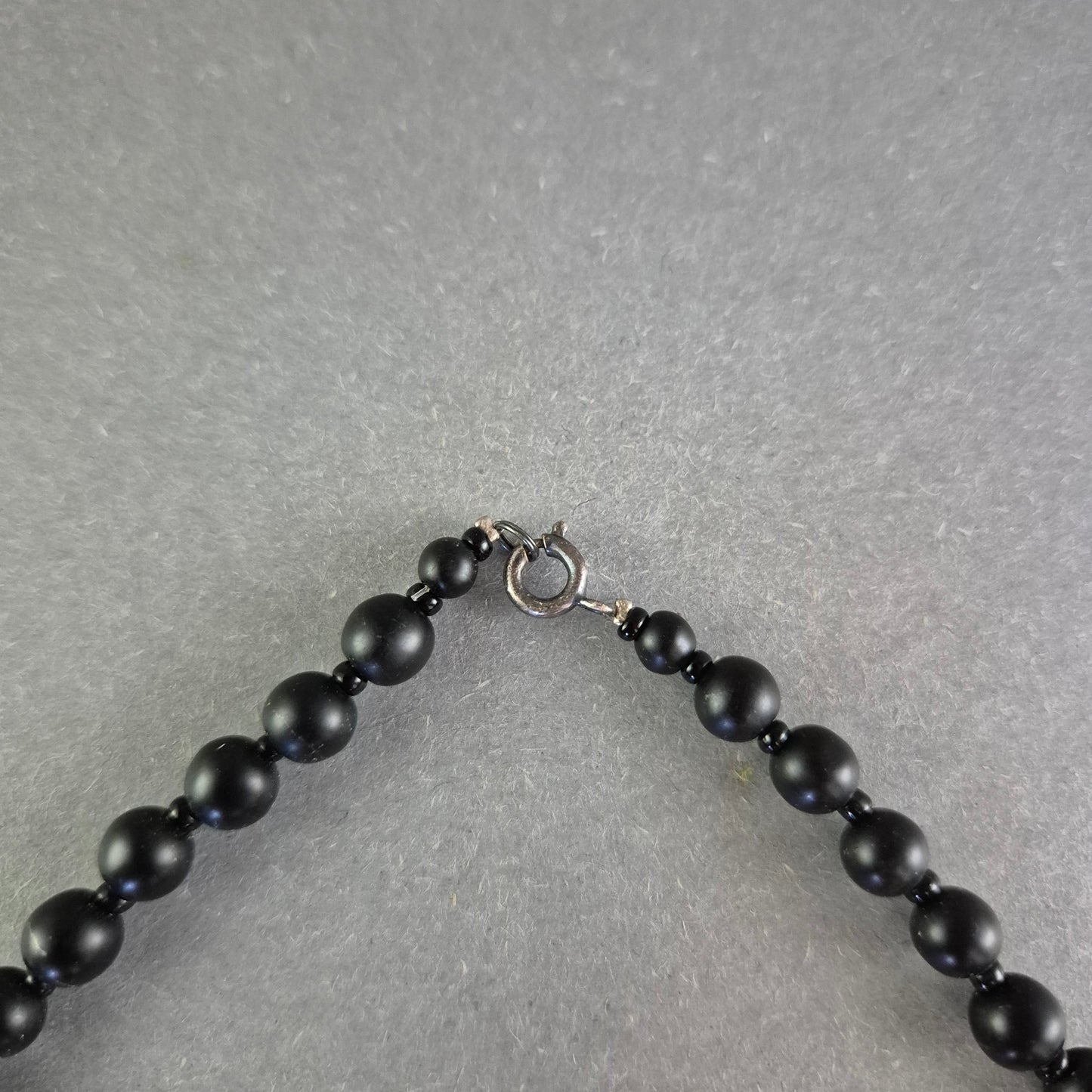 Schwarze Perlenkette – Schlichte Eleganz für jeden Anlass