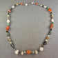Bunte Edelsteinkette mit Natursteinen – Farbvielfalt im Boho-Stil