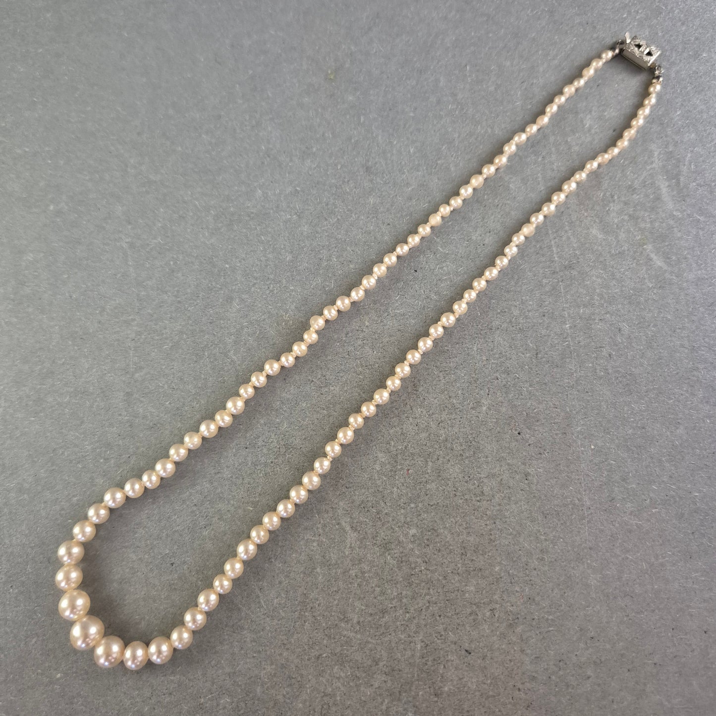 Feine Perlenkette mit Silberverschluss – Klassische Eleganz in Creme