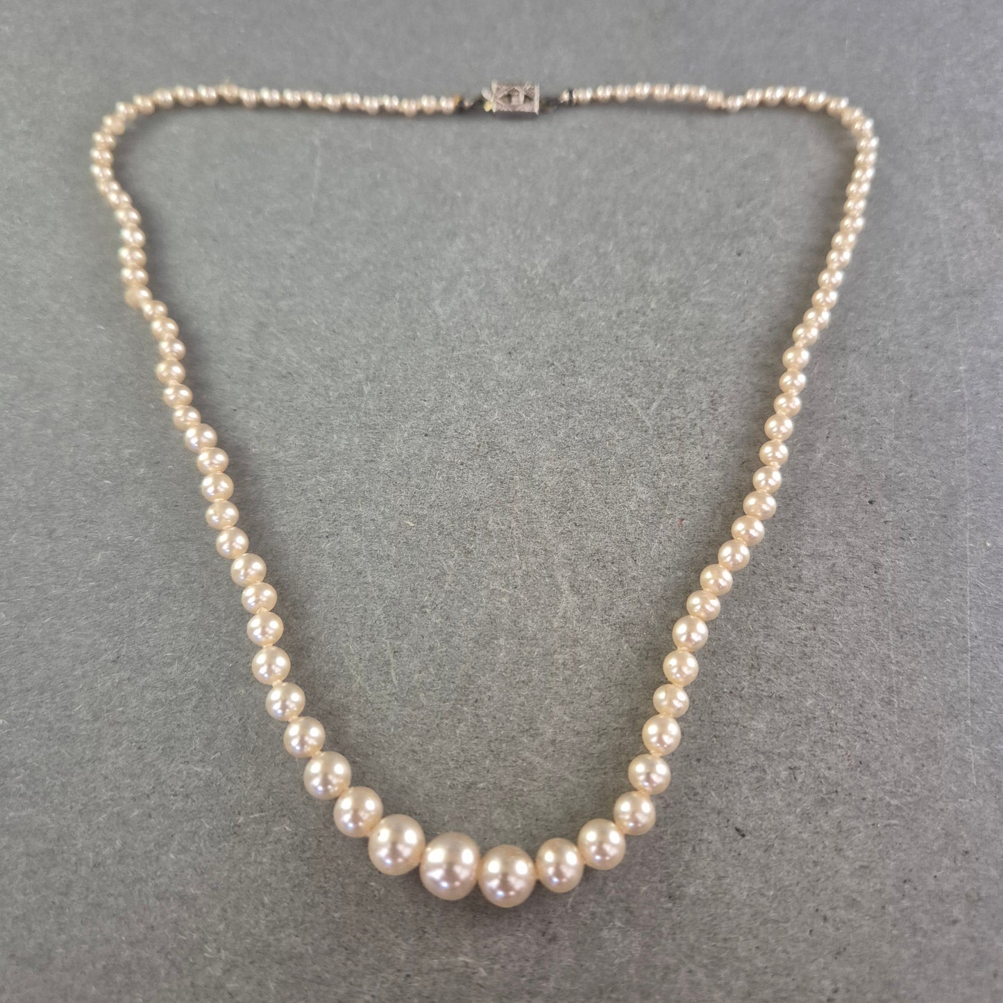 Feine Perlenkette mit Silberverschluss – Klassische Eleganz in Creme