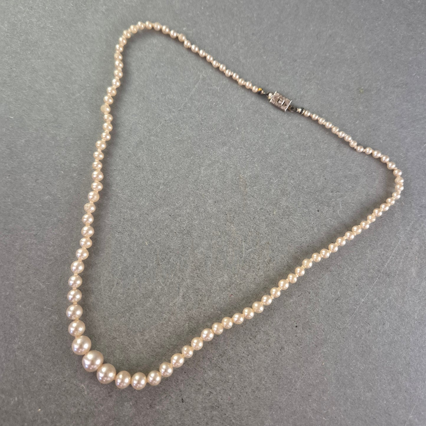 Feine Perlenkette mit Silberverschluss – Klassische Eleganz in Creme